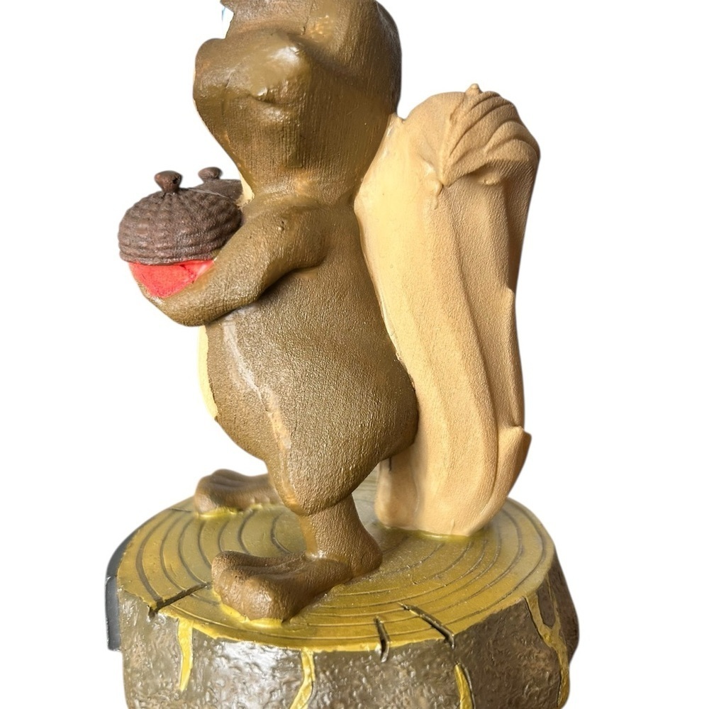 Vintage Kitschy Squirrel figurine, handpainted, 70s Cute Decor - Picture 5 of 8